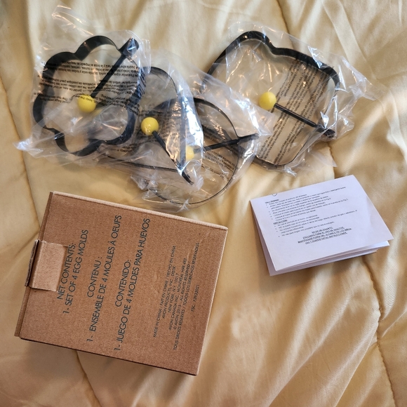 Avon egg molds set of 4 new in the box - Picture 2 of 5